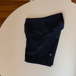 Women’s Lululemon wunder train high-rise short. 6 inch